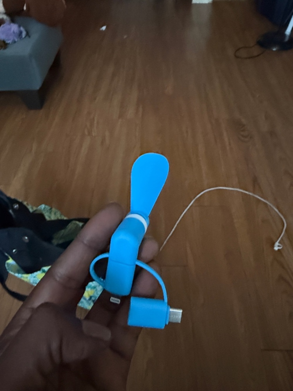 š„NIš„ Portable Mini USB Fan - Bright Blue - Picture 3 of 5